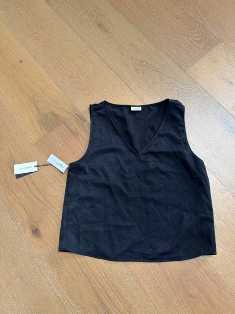 Aritzia Babaton blouse